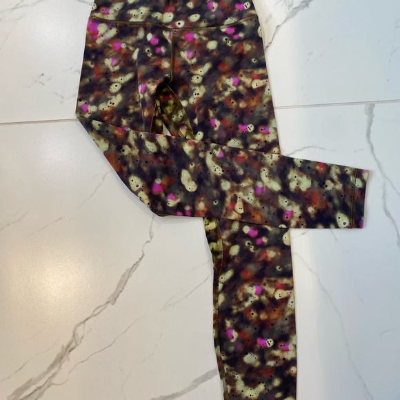 Lululemon 25” High-Rise Align - Picture 3 of 7